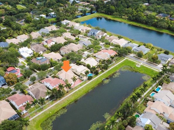4713 Village Way, Davie FL 33314