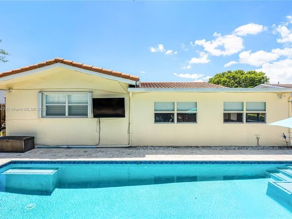 3127 NW 68th St, Fort Lauderdale FL 33309