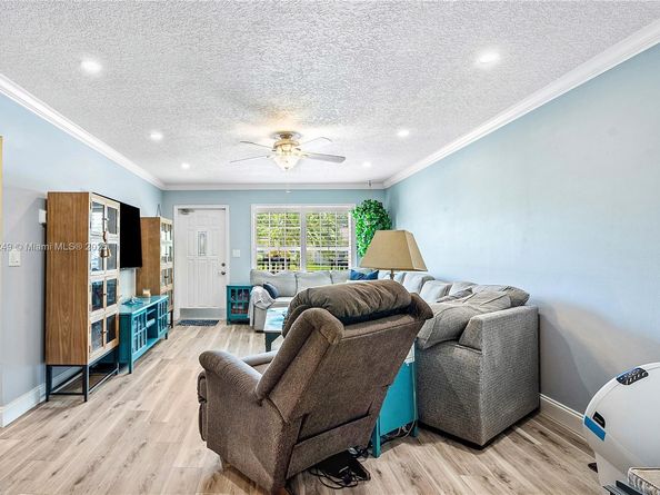 3127 NW 68th St, Fort Lauderdale FL 33309