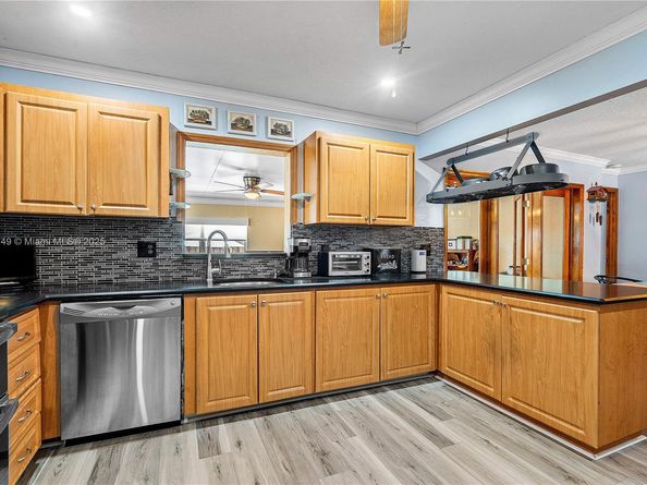 3127 NW 68th St, Fort Lauderdale FL 33309