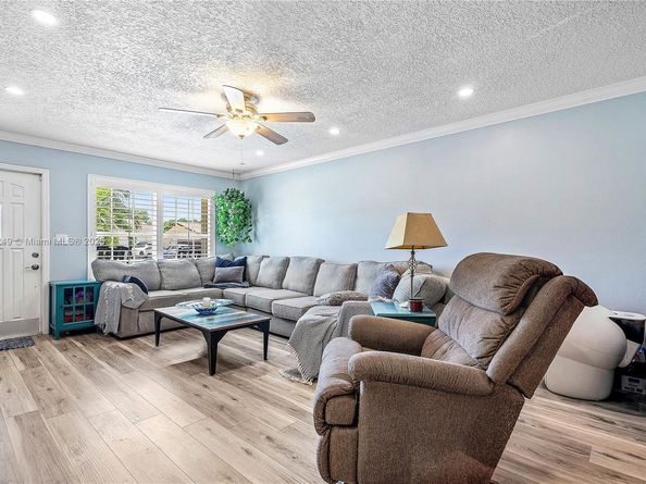 3127 NW 68th St, Fort Lauderdale FL 33309