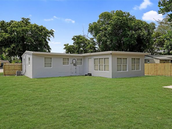 1220 NW 18th Ave, Fort Lauderdale FL 33311