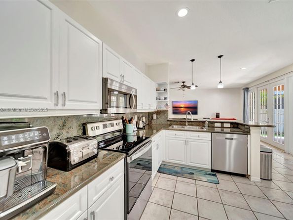 126 Cameron Ct, Weston FL 33326