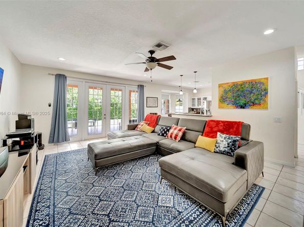 126 Cameron Ct, Weston FL 33326