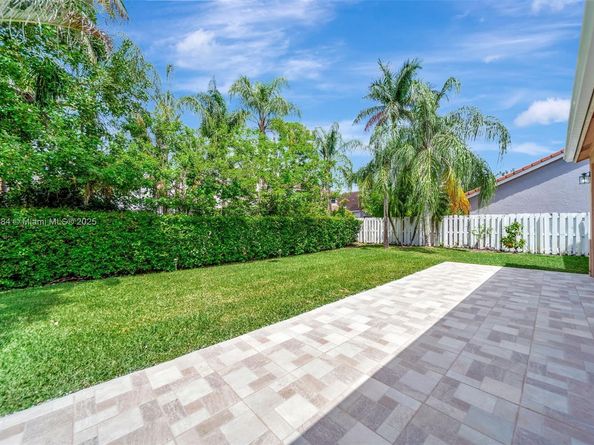 126 Cameron Ct, Weston FL 33326