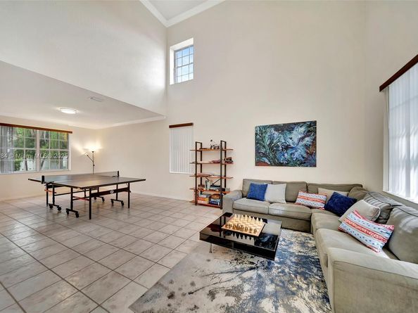 126 Cameron Ct, Weston FL 33326