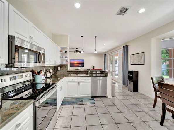 126 Cameron Ct, Weston FL 33326