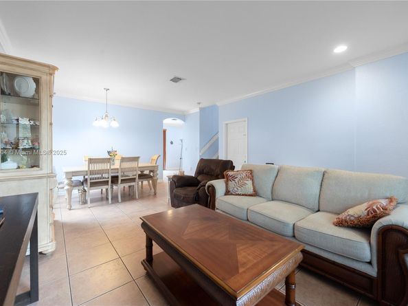 1316 SE 18th Ter, Homestead FL 33035