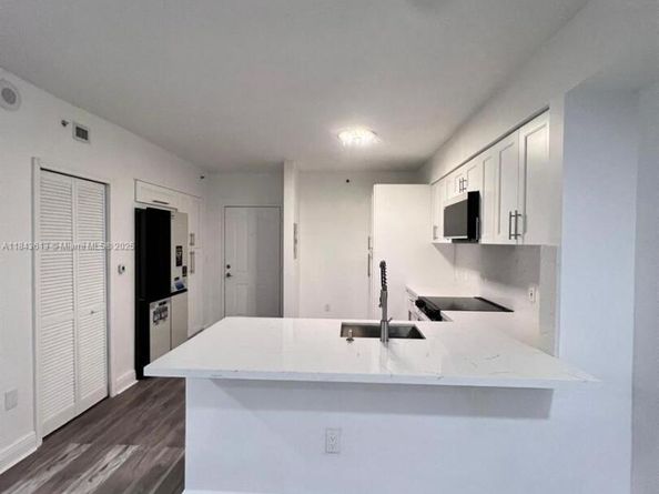 5091 NW 7th St 109, Miami FL 33126
