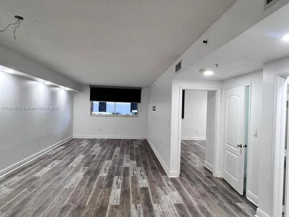 5091 NW 7th St 109, Miami FL 33126