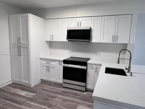 5091 NW 7th St 109, Miami FL 33126