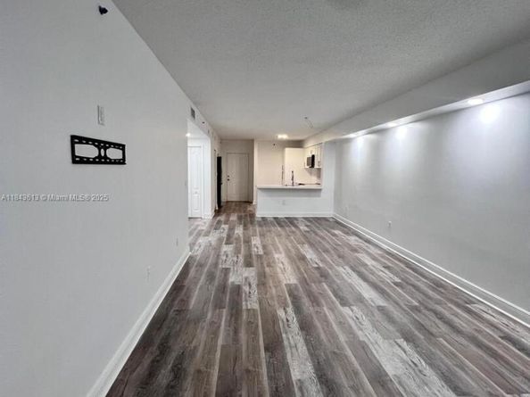 5091 NW 7th St 109, Miami FL 33126