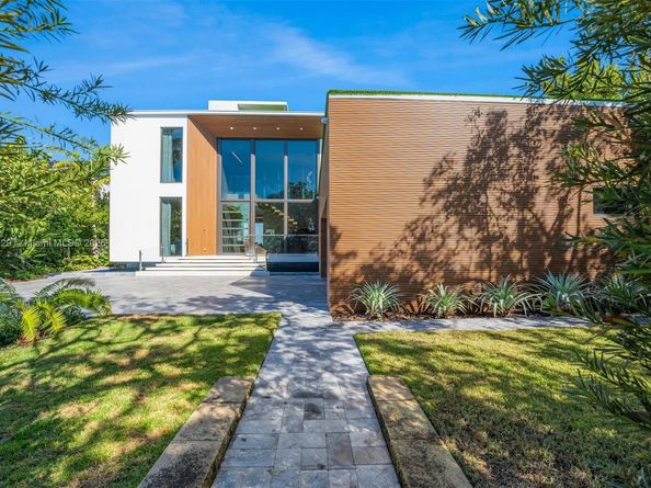 1785 Cleveland Rd, Miami Beach FL 33141