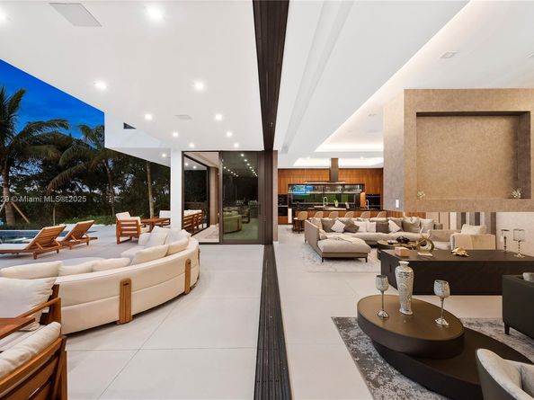 1785 Cleveland Rd, Miami Beach FL 33141