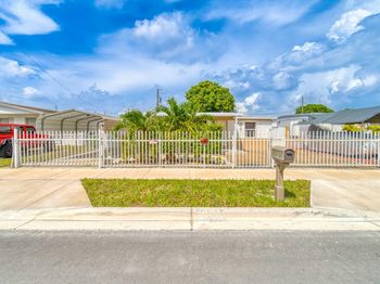 4150 E 9th Ct