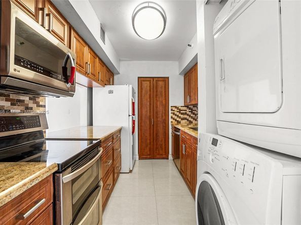 1700 N N River Dr 406, Miami FL 33125