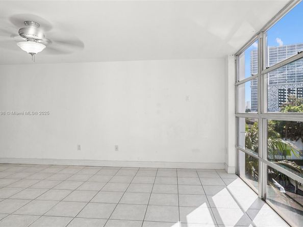 1700 N N River Dr 406, Miami FL 33125