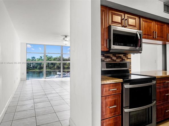1700 N N River Dr 406, Miami FL 33125
