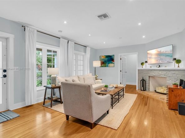 1536 Alegriano Ave, Coral Gables FL 33146