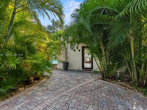 1028 NE 84th St, Miami FL 33138