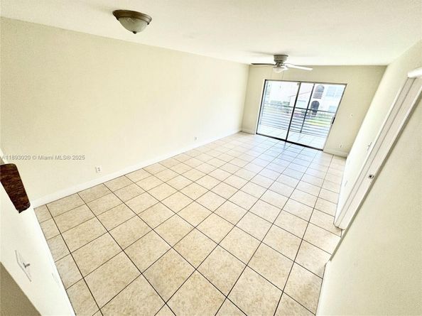 2800 Riverside Dr 2011, Coral Springs FL 33065