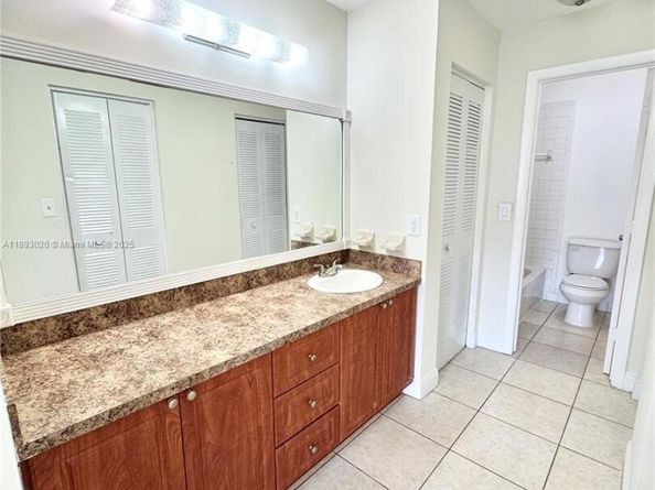 2800 Riverside Dr 2011, Coral Springs FL 33065