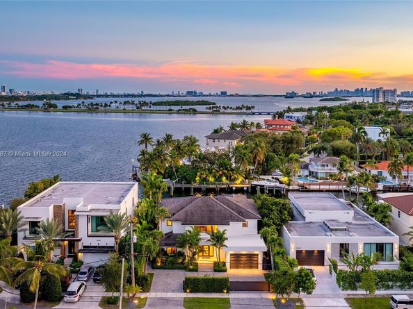 2370 Bayview Ln, North Miami FL 33181