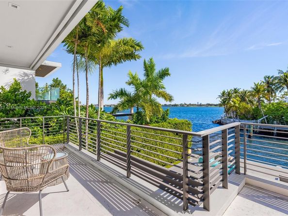 2370 Bayview Ln, North Miami FL 33181