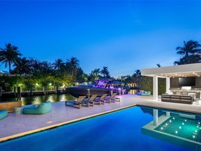 2370 Bayview Ln, North Miami FL 33181