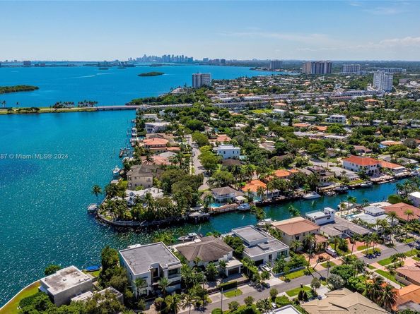 2370 Bayview Ln, North Miami FL 33181
