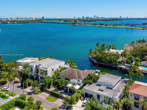 2370 Bayview Ln, North Miami FL 33181