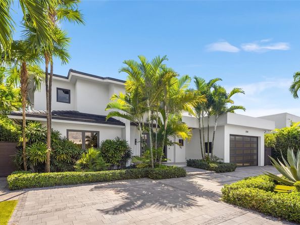 2370 Bayview Ln, North Miami FL 33181