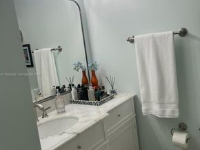 2500 NE 48th Ln 607, Fort Lauderdale FL 33308