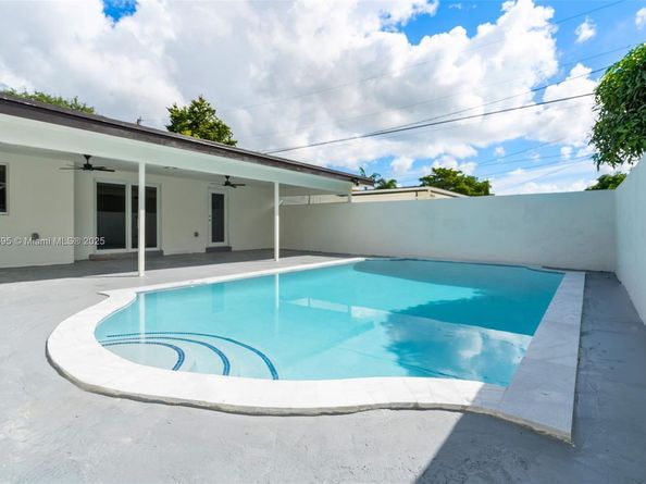5360 SW 9th St, Plantation FL 33317