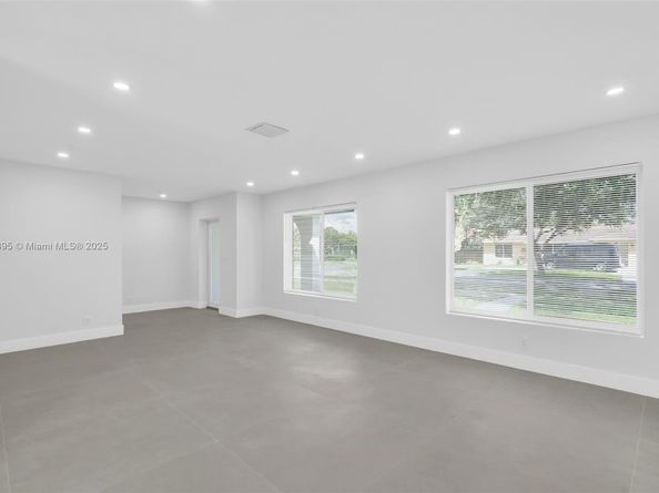 5360 SW 9th St, Plantation FL 33317