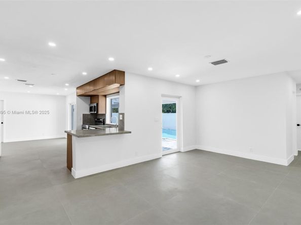 5360 SW 9th St, Plantation FL 33317