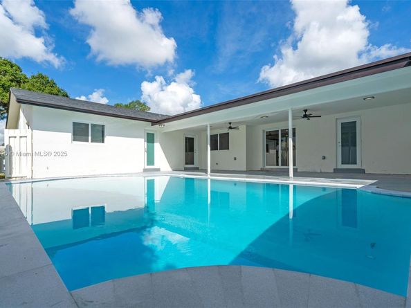 5360 SW 9th St, Plantation FL 33317