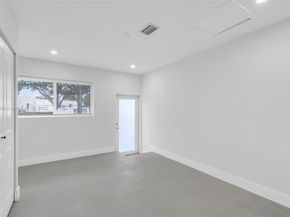 5360 SW 9th St, Plantation FL 33317