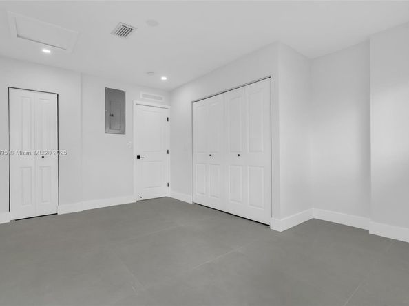 5360 SW 9th St, Plantation FL 33317