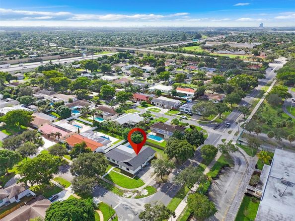 5360 SW 9th St, Plantation FL 33317