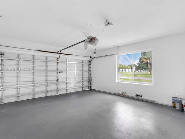 5360 SW 9th St, Plantation FL 33317