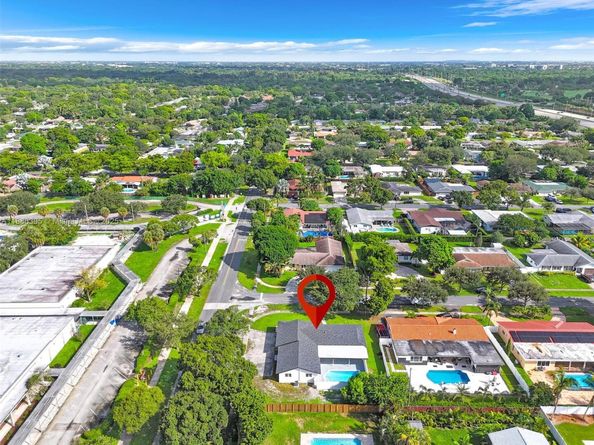 5360 SW 9th St, Plantation FL 33317