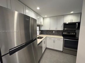 9330 Lagoon Pl 109, Davie FL 33324