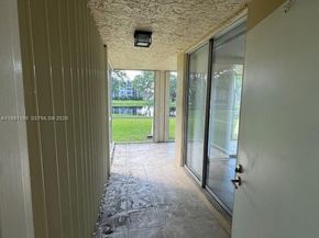 9330 Lagoon Pl 109, Davie FL 33324