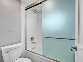 9330 Lagoon Pl 109, Davie FL 33324