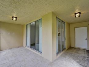 9330 Lagoon Pl 109, Davie FL 33324