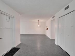 9330 Lagoon Pl 109, Davie FL 33324