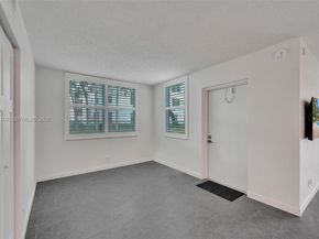9330 Lagoon Pl 109, Davie FL 33324