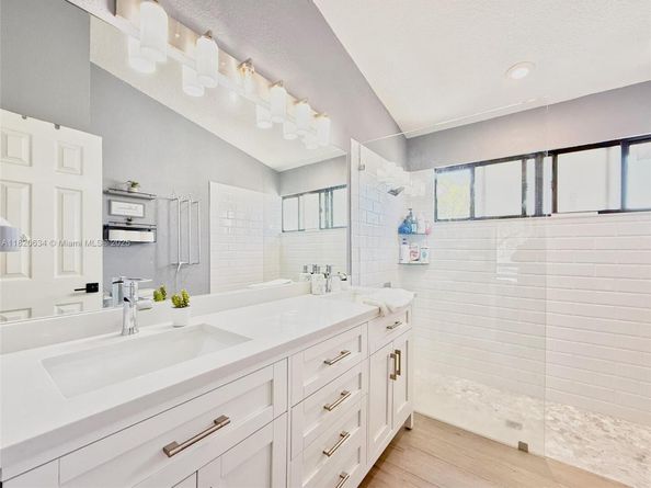 7034 SW 112th Ct, Miami FL 33173