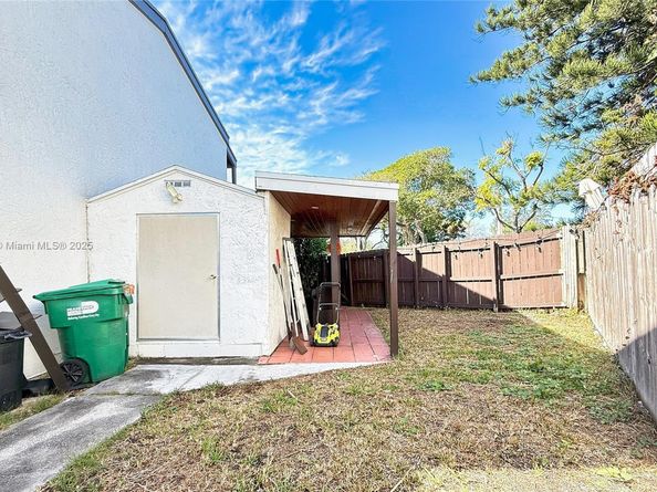 7034 SW 112th Ct, Miami FL 33173